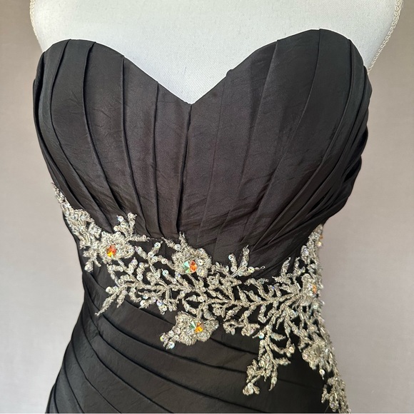 Black Strapless Corset Back Mermaid Gown Rhinestone Accents Size 4 - Formal Prom - Picture 3 of 8